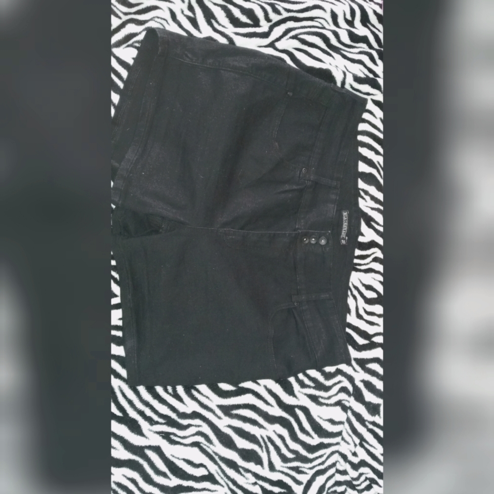 Hot Topic Blackheart shorts